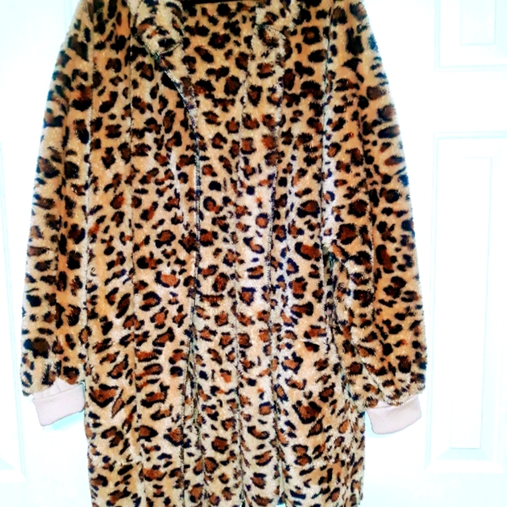 LEAPARD HOODIE OPEN FRONT FUZZY BRAND NEW XL